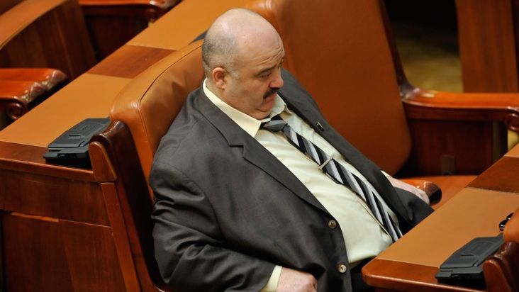 Judecătorii ÎCCJ i-au respins cererea senatorului Voicu de ridicare a interdicţiei DNA