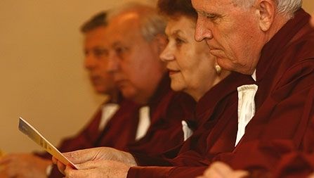 CCR discută astăzi contestaţiile privind numărul voturilor din teritoriu