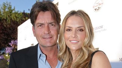 Charlie Sheen a fost arestat la Aspen, după un scandal cu soţia sa