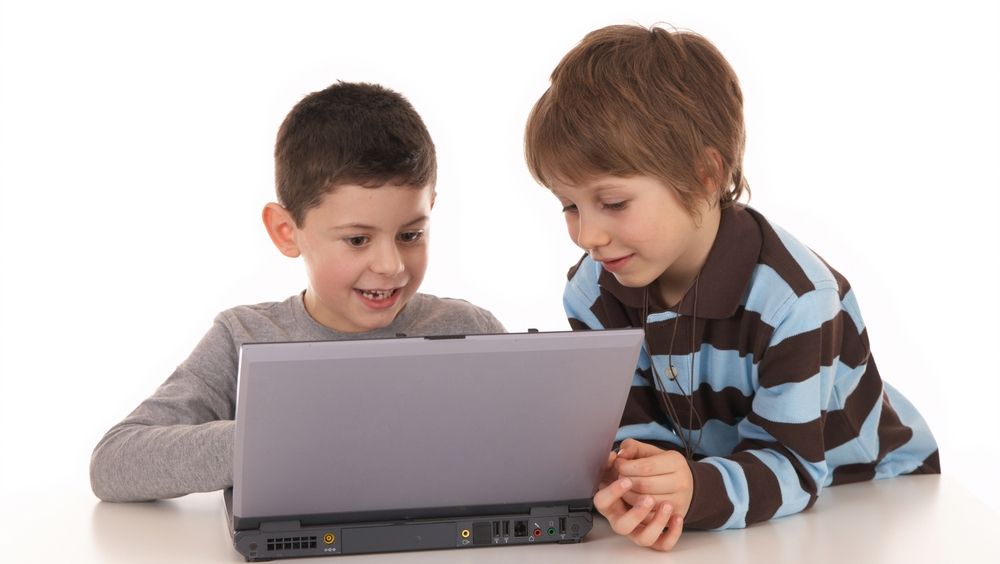 Dependenţa copiilor de calculator a crescut în ultimii ani, spun psihologii