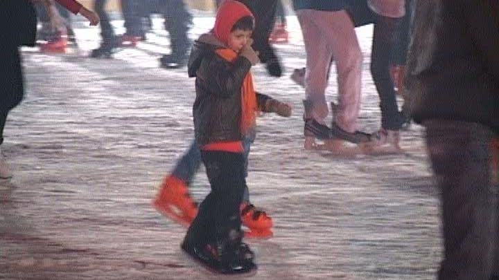 Bucureştenii au sărbătorit Crăciunul la patinoar
