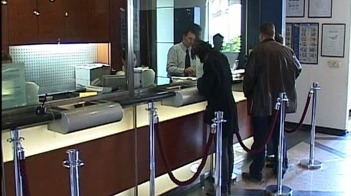 Pericole ascunse în spatele creditelor rapide oferite de bănci