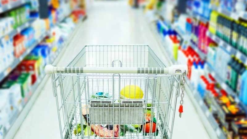 Aglomeraţie mare în magazinele bistriţene, în Ajunul Crăciunului