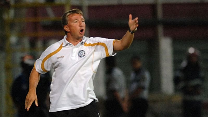 Meciul cu Liverpool nu-l convinge pe Dan Petrescu să rămână la Unirea