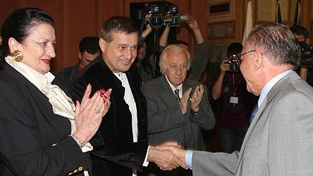 Dinescu: M-am întâlnit cu Vîntu, i-am spus \"Opreşte Realitatea TV două săptămâni să rămână oamenii doar cu OTV şi B1 TV\"