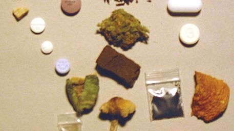 Vameşii americani au descoperit un pui fript umplut cu cocaină 