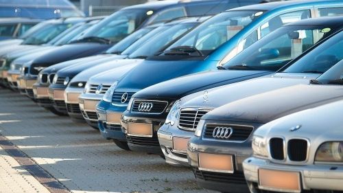 Şoferii ar putea să nu mai plătească taxe pentru maşinile aduse în ţară până la 31 decembrie 