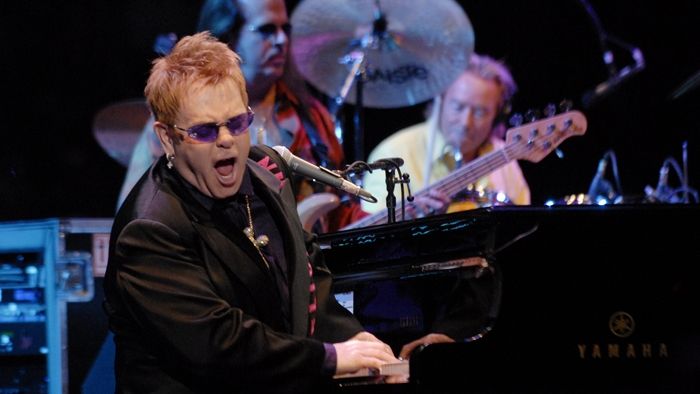 Elton John vine la București pe 5 iunie 2010