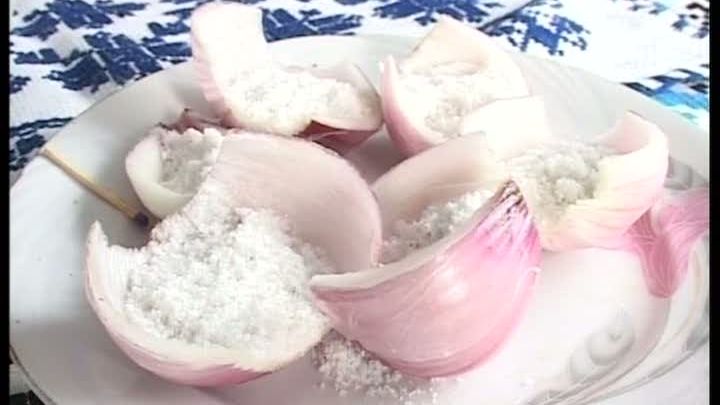 Calendarul de ceapă este o tradiţie întâlnită în aproape toată ţara 