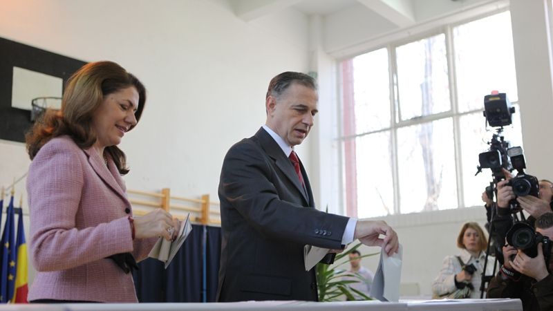 Exit-poll CSOP: Traian Băsescu l-a întrecut cu 0,8 % pe Mircea Geoană. VEZI ȘI ALTE SONDAJE