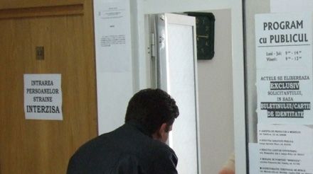 Toate instituţiile publice din Mureş vor funcţiona după un program special, în perioada Sărbătorilor