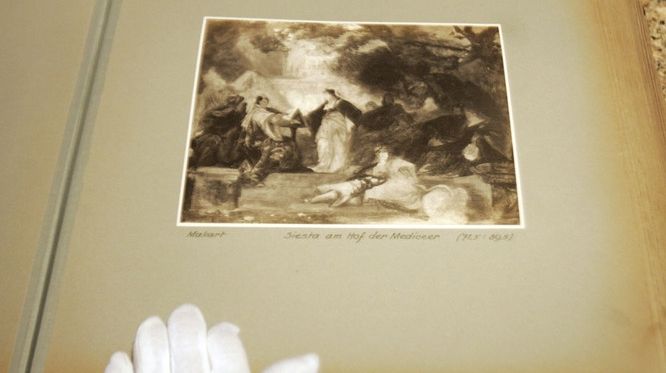 Un album de fotografii al lui Hitler va fi returnat Germaniei după 64 de ani