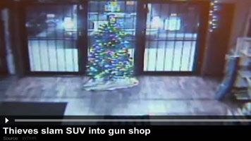 SUA: O bandă de hoţi a pătruns cu maşina într-un magazin de arme