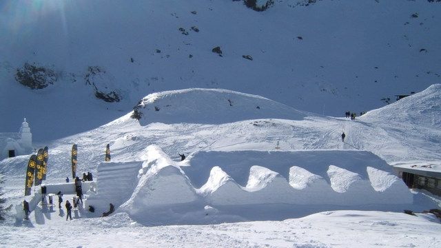 La Bâlea Lac a început construcţia Hotelului de Gheaţă