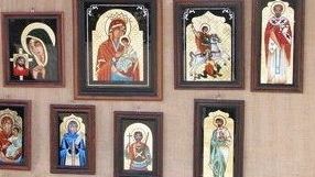 Decoraţiuni interioare, carte veche şi bal mascat la Târgul de antichităţi şi produse meşteşugăreşti