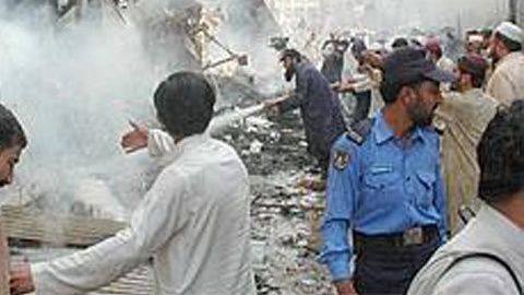 Cel puţin 20 de morţi  şi 60 de răniţi într-un atentat-suicid în Pakistan