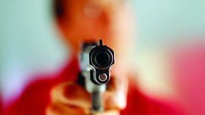 Un poliţist din Bucureşti şi-a împuşcat mortal iubita