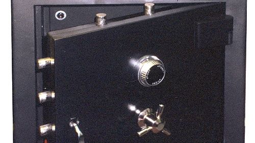 Cinci seifuri furate au fost găsite în râul Dâmboviţa