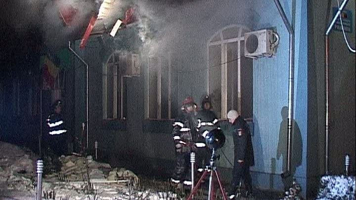 Primăria din Obrejiţa a luat foc vineri noapte 
