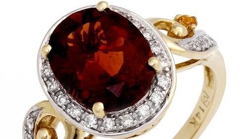 Sute de braşoveni au vizitat o expoziţie de pietre preţioase