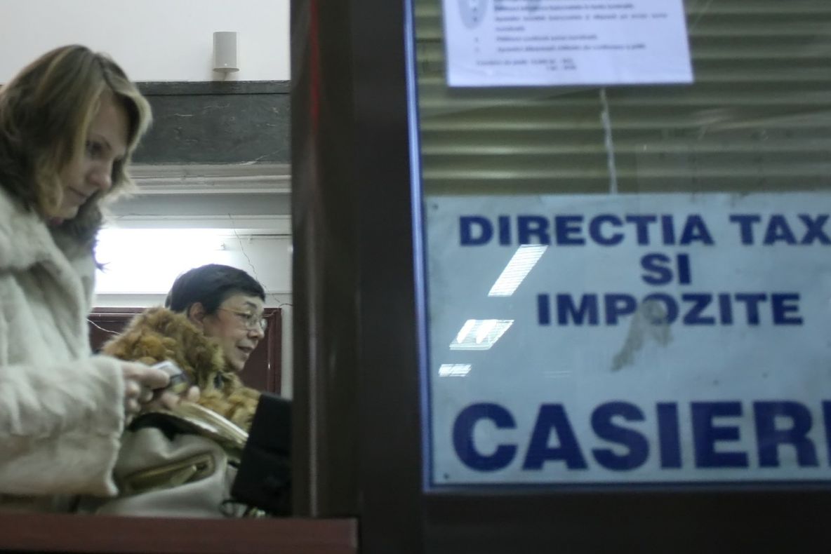 Bistriţenii s-au îmbulzit la taxe şi impozite