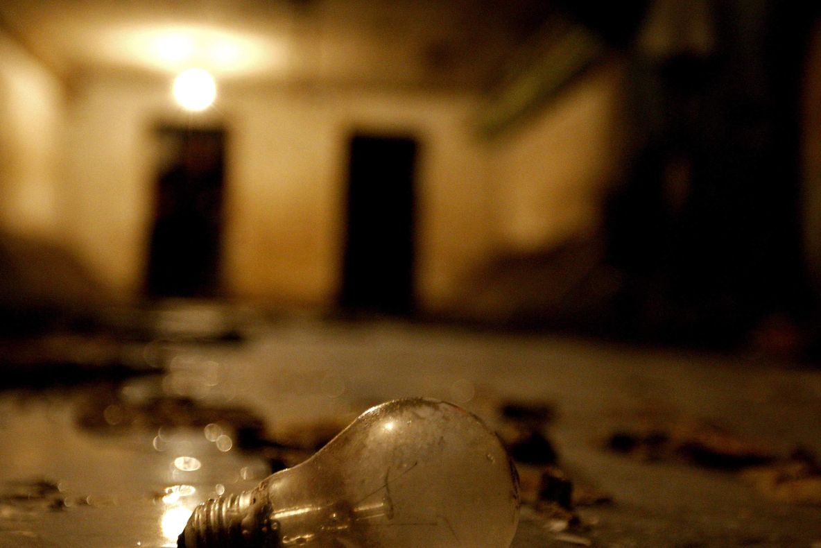 Sediul PD-L din Modrogan a rămas fără curent după anunţarea exit-poll-urillor