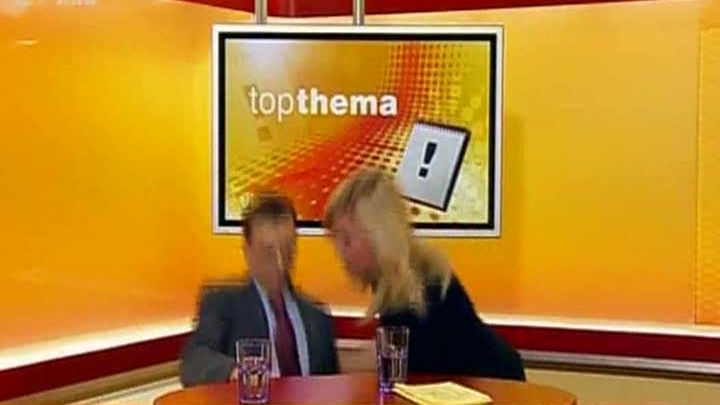 Invitatul unei emisiuni a leşinat sub privirile uimite ale prezentatoarei - VEZI VIDEO