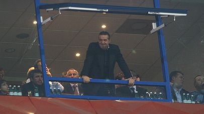 Becali, despre Tănase: Dacă stai cu o bombă sexy, sexy rămâi!