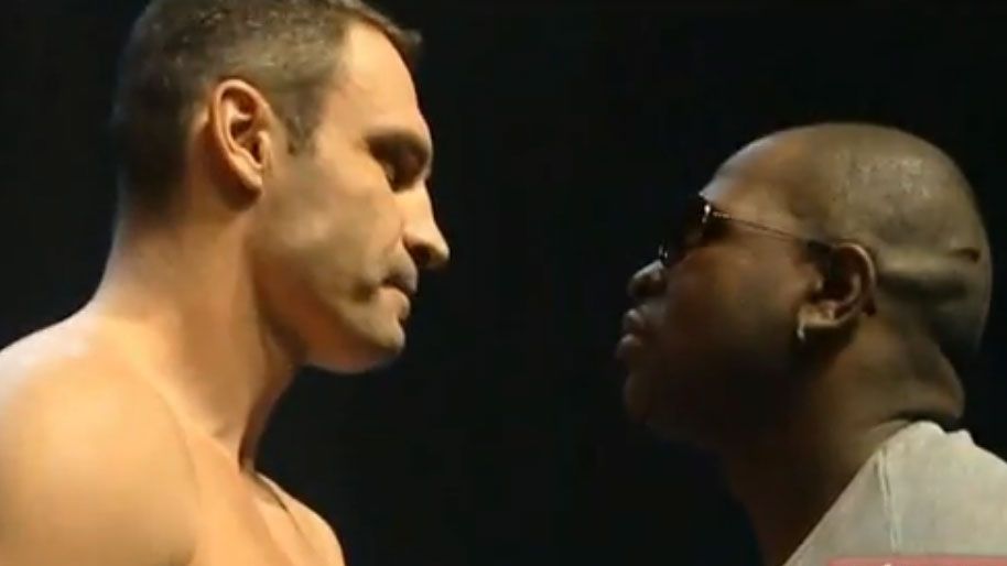 Box - Control sub centură la cântarul oficial dinaintea confruntării Klitschko-Johnson. VEZI VIDEO!