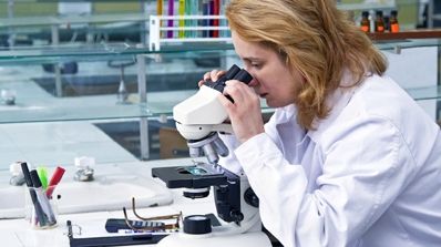 Materialul genetic al sexului masculin reprezintă o barieră în calea longevităţii, spun cercetătorii