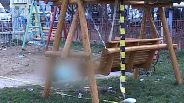 Un copil de 6 ani a murit strivit de un leagăn din parc, la Târgovişte
