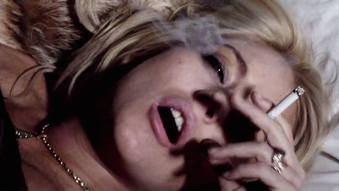 Lindsay Lohan flirtează cu soţul actriţei Jessica Alba pe Twitter