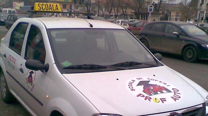 Viitorii instructori auto vor face cursuri de pregătire practică şi teoretică