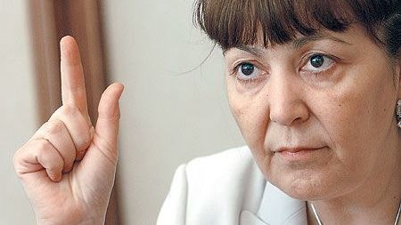 Foştii colaboratori ai Securităţii nu pot construi o democraţie, spune Monica Macovei în NY Times