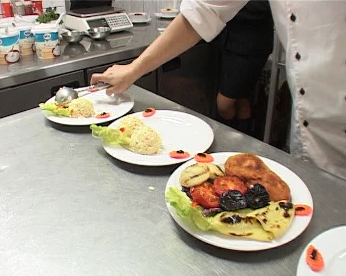 Bucătarii timişoreni pregătesc masa de Revelion