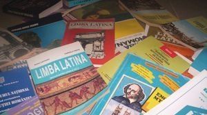 Profesorii din Mureş vor să refuze cei 130 de lei, banii pentru cărţi