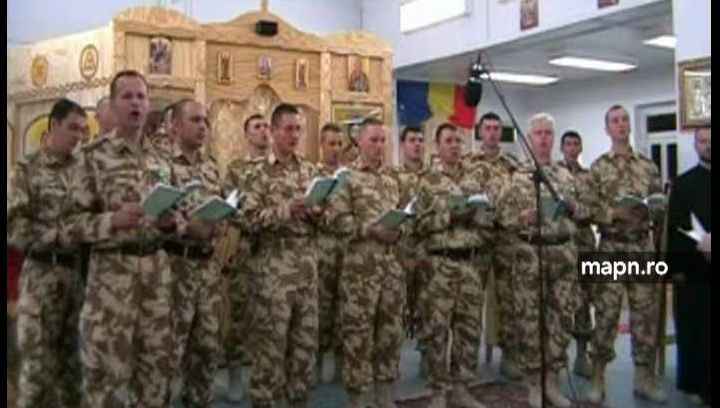 Soldaţii români aflaţi în Afganistan au sărbătorit Crăciunul prin obiceuri tradiţionale şi colinde