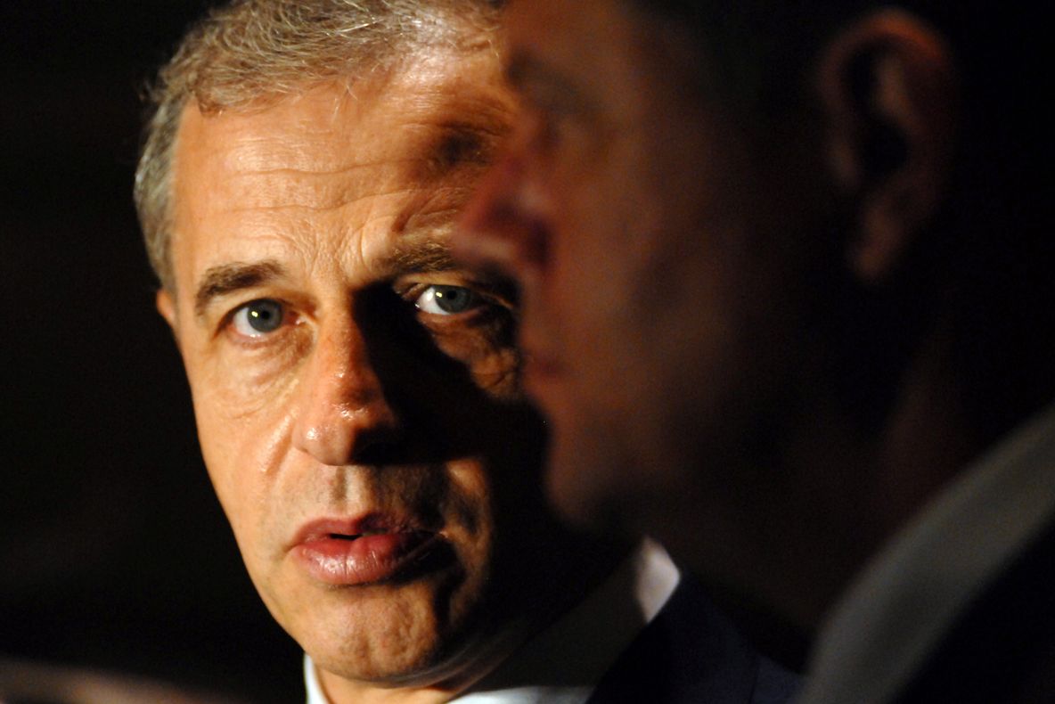 Johannis i-a felicitat pe Geoană şi pe Antonescu după anunţarea rezultatelor exit-poll-urilor