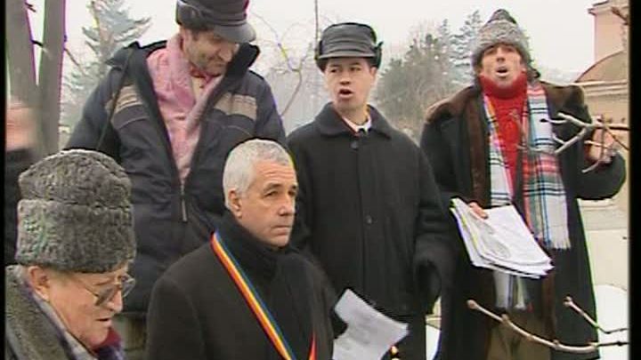 Susţinători ai fostului PCR s-au strâns la mormântul Ceauşeştilor