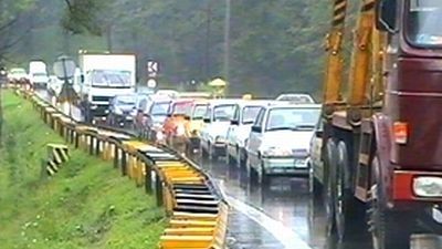 Circulaţia este îngreunată pe cinci drumuri naţionale