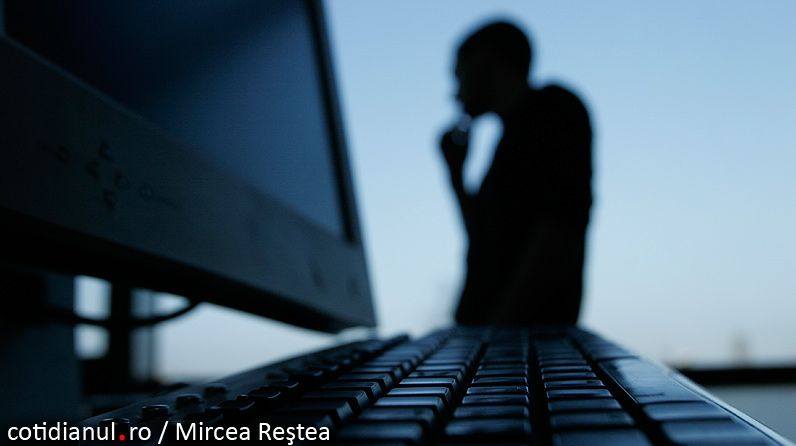 CAMPANIA PE NET: Înjurături ca la uşa cortului de la postaci