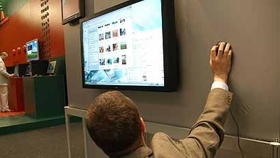 Ce şi-au mai spus Băsescu şi Geoană pe twitter