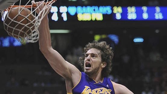 Pau Gasol rămâne la LA Lakers până în 2014