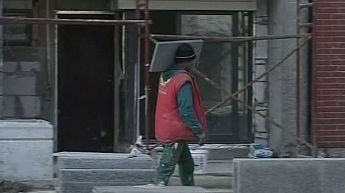 Guvernul acordă 8.000 de autorizaţii de muncă străinilor, în 2010