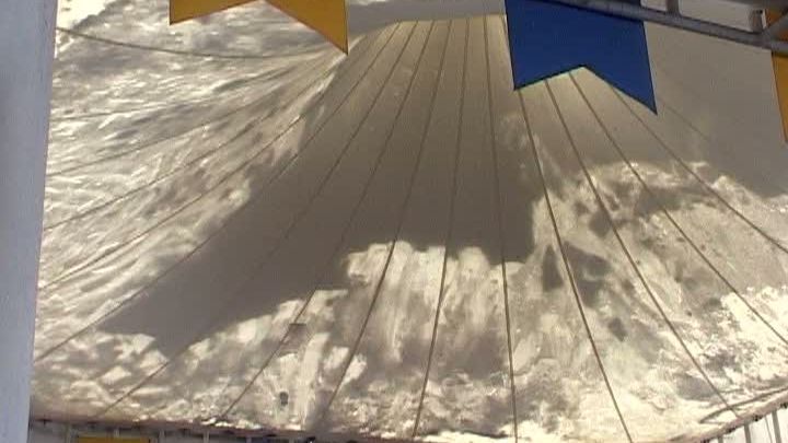 Acoperişul unei pieţe din Târgovişte a căzut din vina zăpezii 