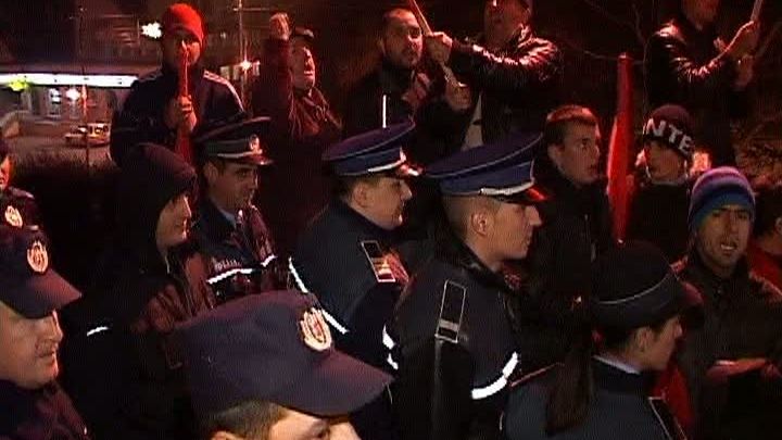 Primarul Slatinei a fost huiduit şi înjurat de mai mulţi simpatizanţi PSD 