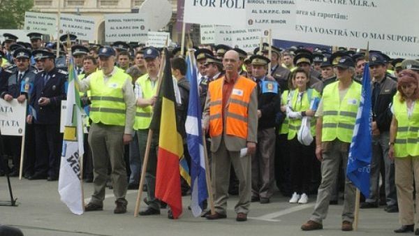 Sindicatul Naţional al Poliţiştilor din Bistriţa dă în judecată Ministerul Administraţiei şi Internelor