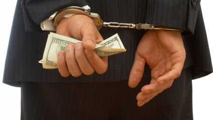 FBI a arestat un avocat acuzat de o înşelăciune de 1,2 miliarde de dolari