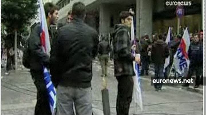 Mii de bugetari au protestat la Atena faţă de măsurile de austeritate ale Guvernului 