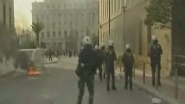 Peste 1.000 de persoane au fost reţinute în Grecia în urma protestelor violente - VEZI VIDEO